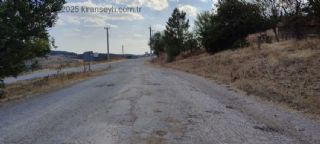 İki yıldır asfaltlanmayı bekleyen yol, çileden çıkarıyor