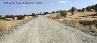 İki yıldır asfaltlanmayı bekleyen yol, çileden çıkarıyor